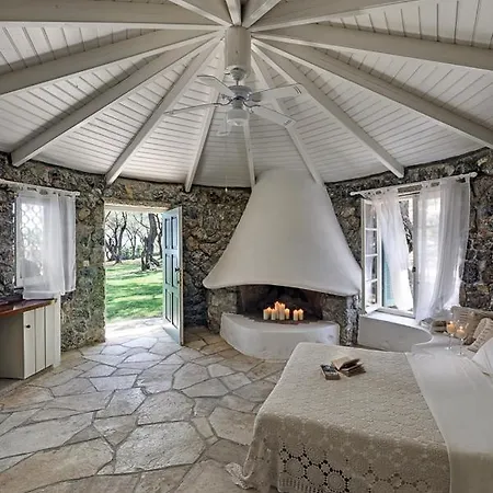 Villa Sleeps 2 With Wifi