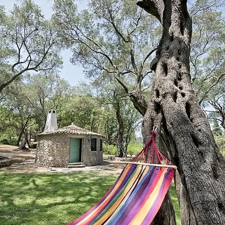 Sleeps 2 With Wifi * Chlomos
